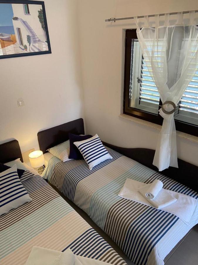 Holiday Home Rustika มาลี เดอร์เวนิค ภายนอก รูปภาพ